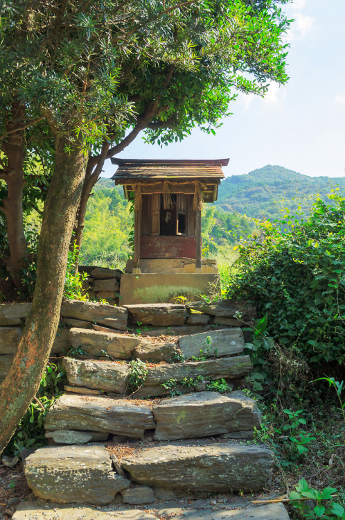 wanderlustjapan:八幡宮 末社 高良山 byKatzen Musik