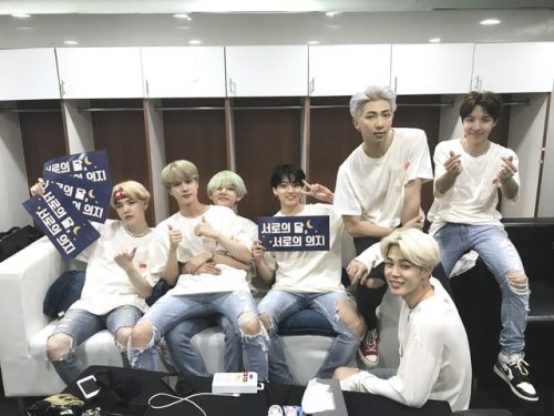 190408 BigHit’s tweet[#오늘의방탄] Thank you, Bangkok! LY TOUR의 정말 마지막 공연을 너무도 행복하게 마무리했습니다. 처음 방콕에