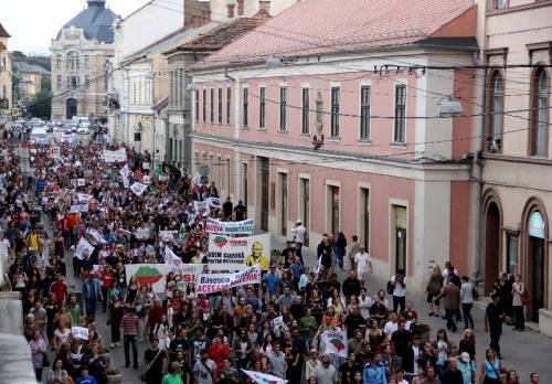 glassandpetrol: 5000 people in Cluj and at least 10000 more across the country protested yesterday a