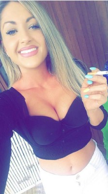 smokingsexplayground:  Sexy Smoking Hottie