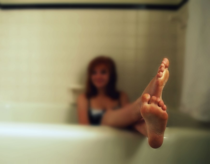 kinky-slutrani:  Girl worship feet and women with foot fetish