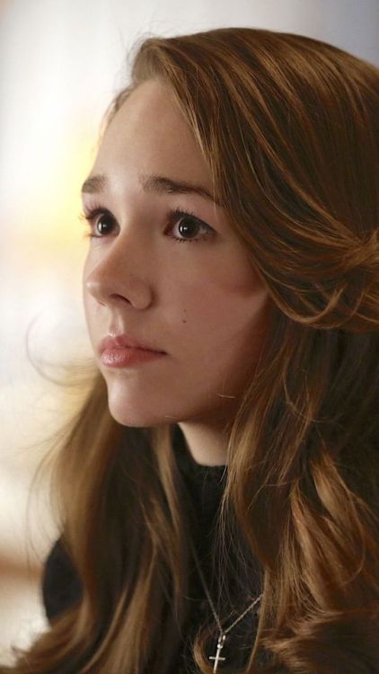 Curious, long hair, actress, Holly Taylor, 720x1280 wallpaper @wallpapersmug : ift.tt/2FI4it