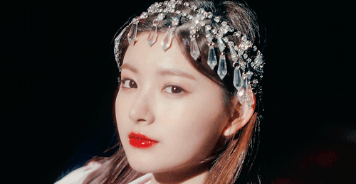 yireno:Yiren in EVERGLOW - (Bon Bon Chocolat) MV Teaser