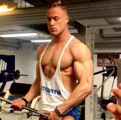 the-life-god:  Gym mode: Martin ValentinFollow