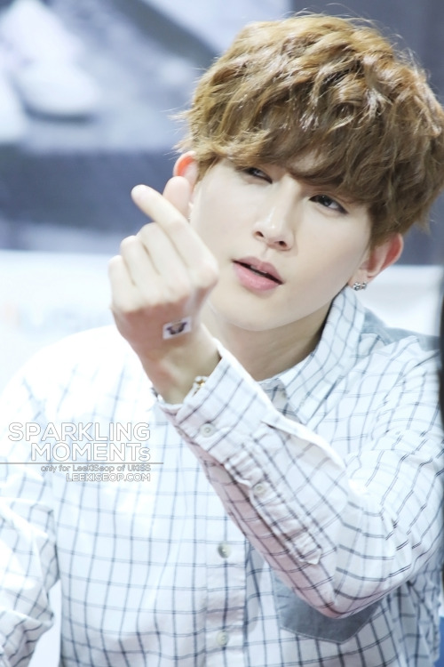 150228 Youngpoong Bookstore FansignCR:Sparkling MomentsDo Not Edit
