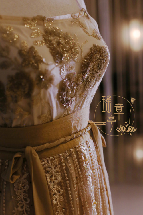 hanfugallery:Chinese hanfu by 瑶章亭Attire for the Vanyar
