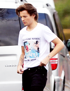 harrystylesdaily:  Filming “Midnight Memories” in London - 12/27 