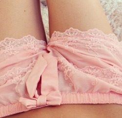 vogue-pussssy:  http://vogue-pussssy.tumblr.com