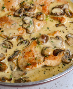 foodffs:This Chicken and Mushroom dish comes together quickly in one skillet with boneless skinless chicken breasts, white buttons mushrooms, and a luscious creamy sauce.