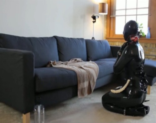 slavecafe:  Nice rubber maledom BDSM! Here’s porn pictures