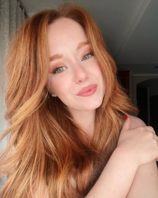 awesomeredhds02:firepowergirls@_marinadallacosta_ ❤ please follow this beautiful woman 💞 SAVE LIKE COMMENT EVERY POST PLEASE!!! It helps the page ❤#Redheaded  #redheadsdoitbetter  #Redheadgirl #Redheadsofinstagram #Naturalredhead  #Iamredhead 