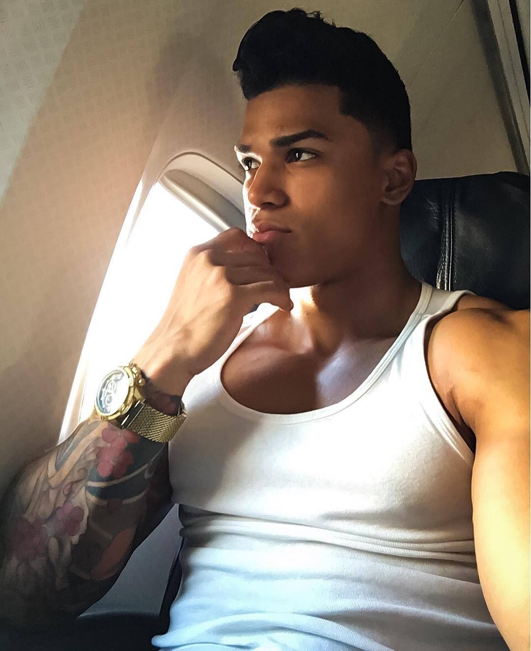 lordbills:  When you’re a Sugar Baby, and get flown to South Beach for the day