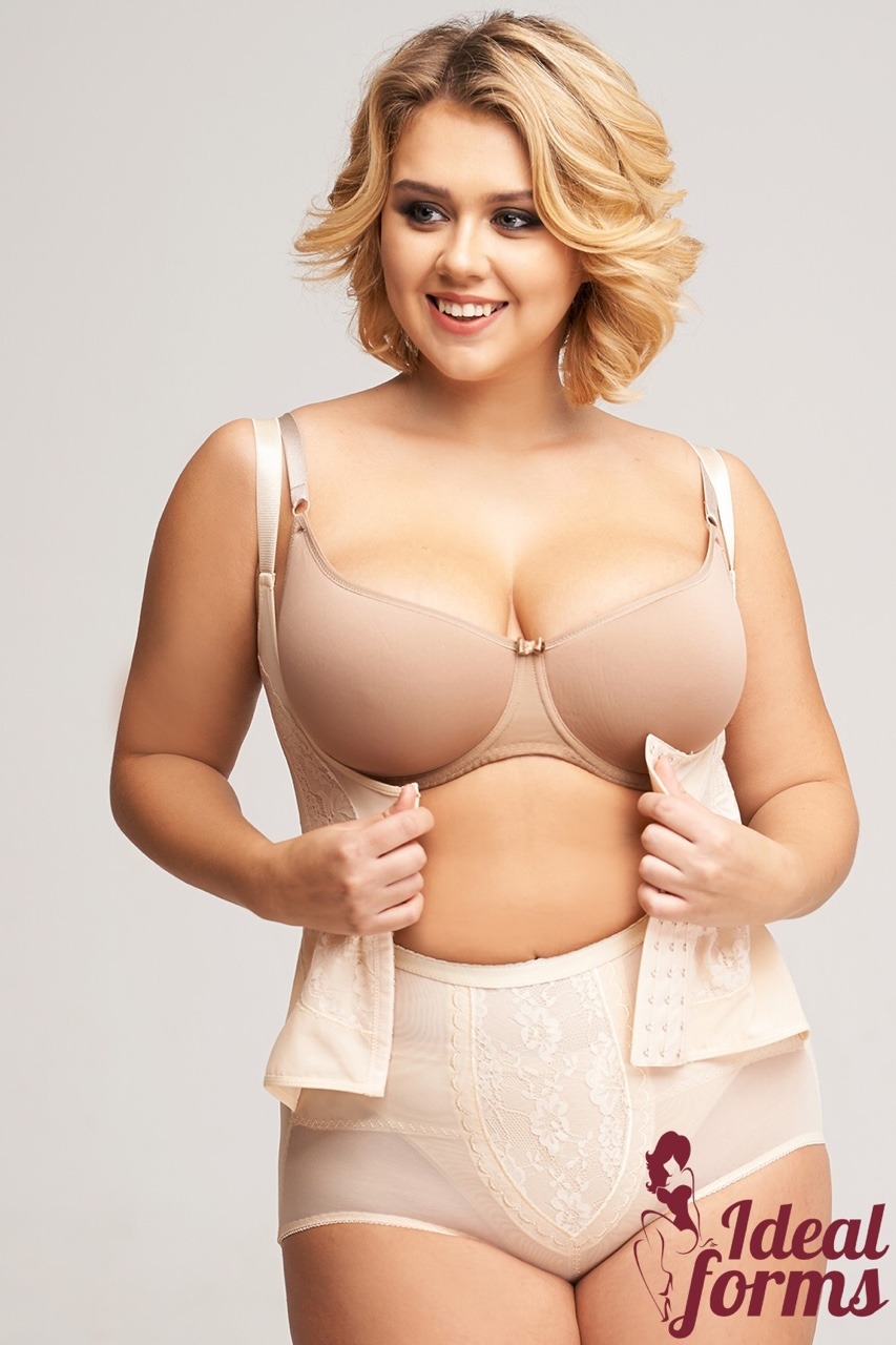 russianfamouscurves:  Russian plus size model Anastasia Vinogradova