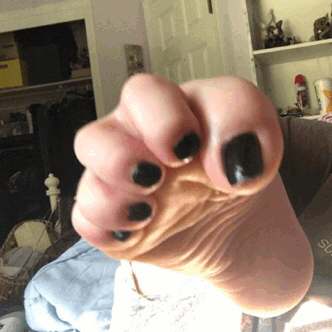 tickleme2tears: Do you like my toe wiggles~?