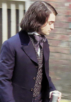 pure-purgatory:  countrycapitolquidditchgirl:  diagon-alli: Daniel Radcliffe’s as Igor in Frankenstein  so basically what harry would have looked like if lily had married snape  jesus christ the last comment 