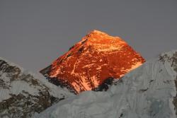 when-it-is-but-it-isnt:Sun Setting on Mount Everest [OC] [1080 x 720]