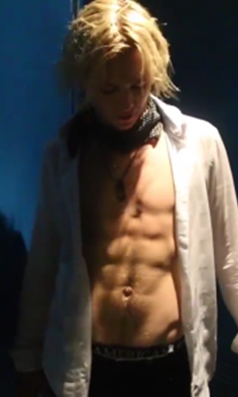 male-and-others-drugs:  Ross Lynch 