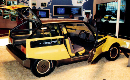 carsthatnevermadeitetc:Toyota FCX-80, 1979. A futuristic city car concept
