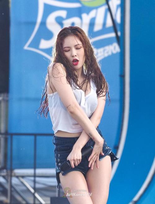 fyhyunah: Hyuna at Waterbomb Festival / 170729© artkorea  OOF I&rsquo;m SO GAY I&rsquo;
