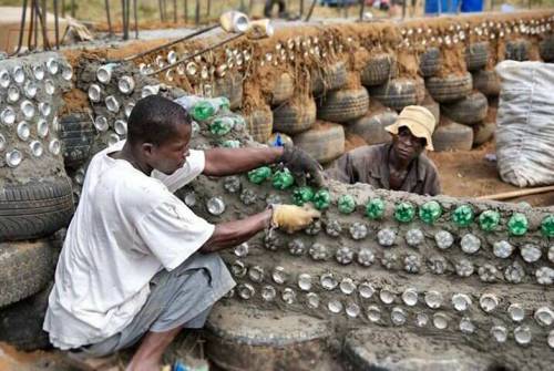 traveling-earth-quest:     This October Earthship Biotecture will be joined by a team of student sol