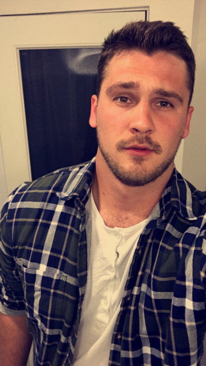 gaymadridboy:    I love men with a beard (Part 2227)