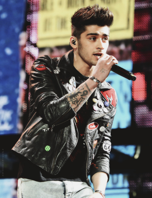 zaynrocksmyworld:  Zayn at the first concert of the TMH-Tour today in London (23rd
