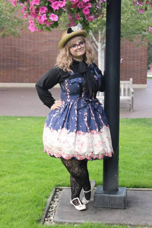 aliceofsnow:  My friend theweirdrachel let me dress her up for my birthday! My coord was mostly off 