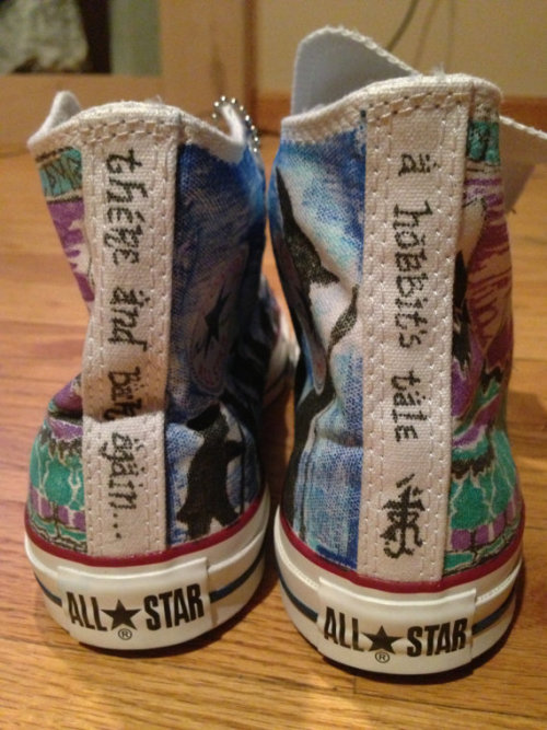 beleggs: Painted Canvas Shoes Based on the works of JRR Tolkien