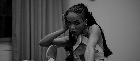 fkatwigspng:    Was she the girl that’s from the video?