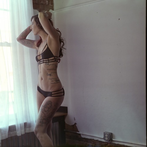 marcandrephoto:  Shots from a session with Shannon. Taken with my Pentacon Six TL, on the now retired Fuji Reala. 