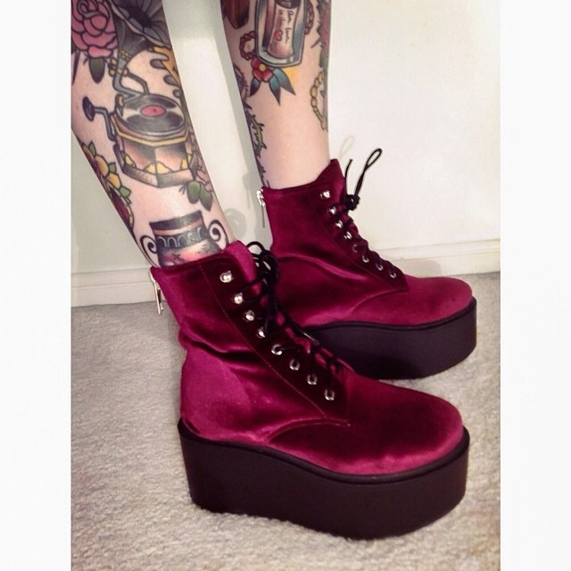 vintagevibes:  foolsgoldd:  instagram: jinxdahlia  Need u.u 