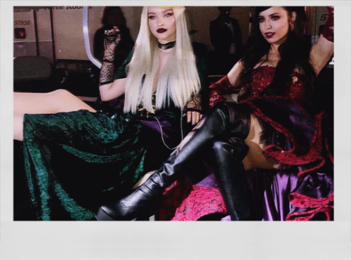 descendantsdaily:  Sofia Carson & Dove Cameron as 2/3 of the Sanderson Sisters at the 25th Hocus Pocus Anniversary Halloween Bash at the Hollywood Forever Cemetery. (Oct 2nd 2018)