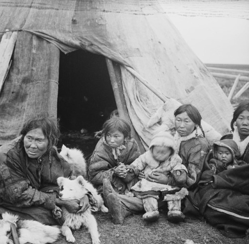 Photos from Fridtjof Nansen&rsquo;s Siberian expedition (August –October, 1913):An older mixed-race 