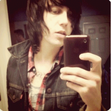 justpiercetheveilalready:  selfies for dayyyzzz 