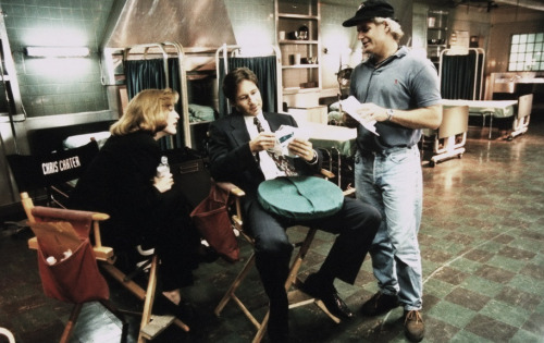 evilnol6:  .David Duchovny and Gillian Anderson during the filming of “The X-Files” 