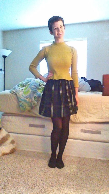 Daily Outfit! Happy Saint Patrick&rsquo;s Day :) Today I am wearing my vintage crop sweater from Goo