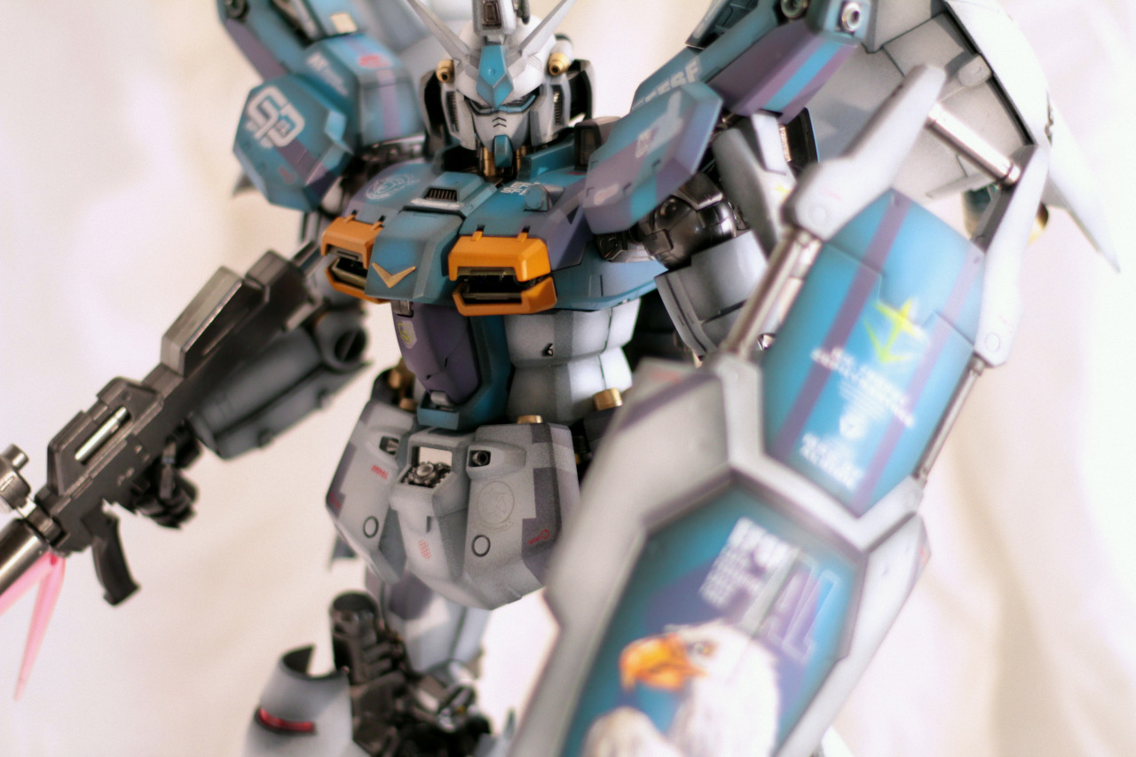 peterhanstyle:  Outer panels applied with decals also used. Custom paint of the eagle