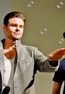 Daniel Gillies Tumblr_oshls5G0291qc4y8lo3_400