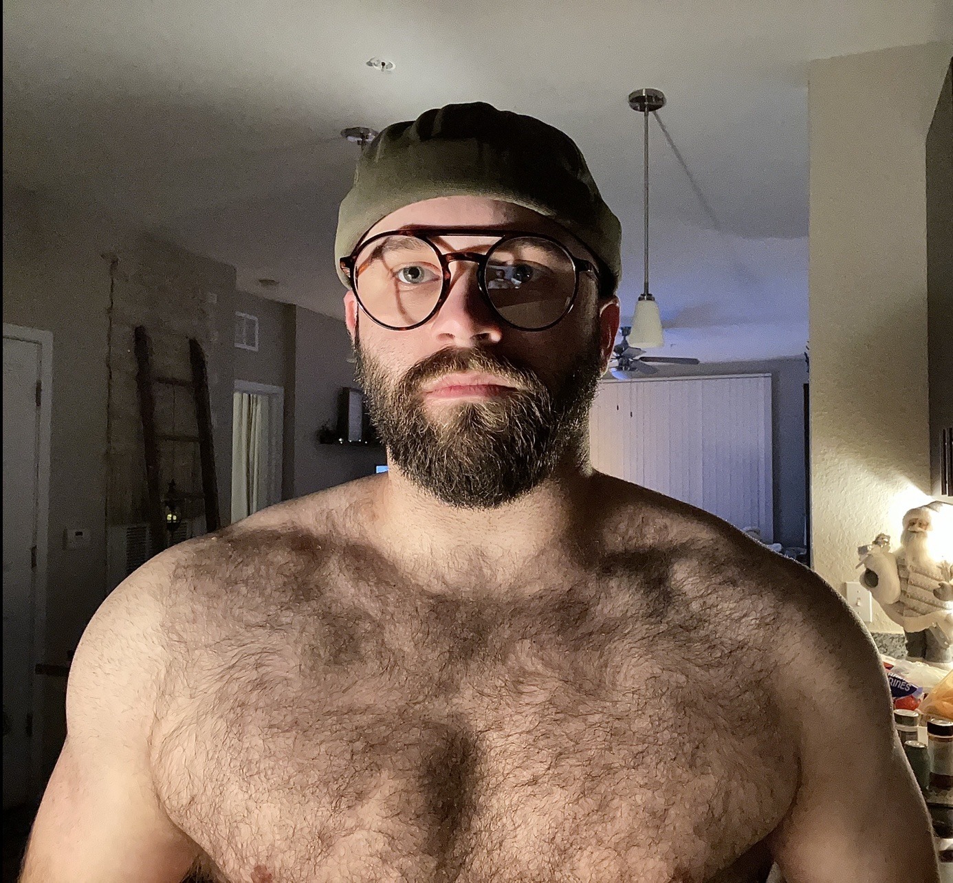 oliverbeastly:New hat and glasses.