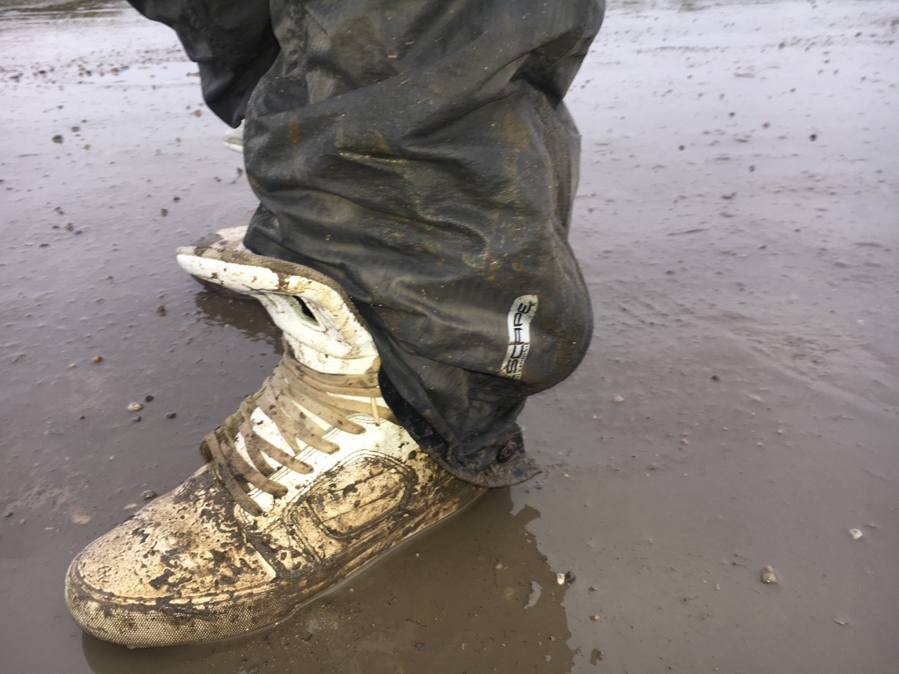 piss and mud in snowboard pants 1