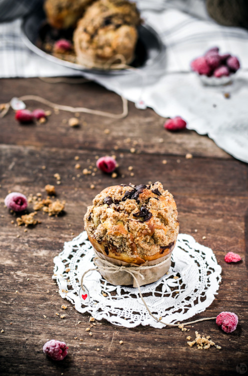 confectionerybliss: Individual Marbled Cakes with Raspberries, Ricotta and Streusel | A Spoonful Of 