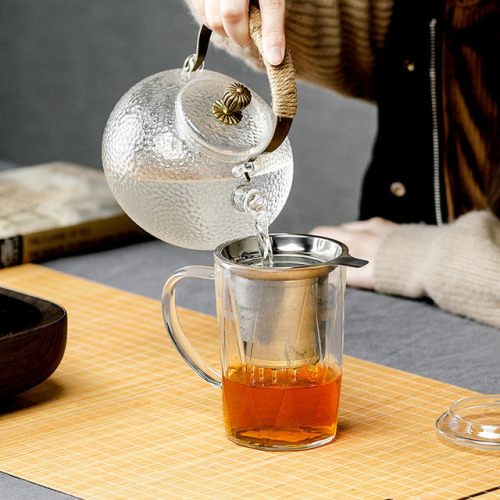 angel-teavivre: There is nothing quite like a freshly brewed pot of tea to get you going in the morn