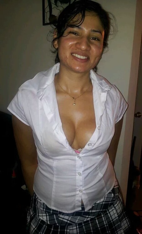 fuckmydesiwife:  desigirlsneked:  http://desigirlsneked.tumblr.com/   Classy Indian girl