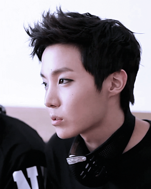  “ Your eyeliner game will never be as on point as mine. ” 