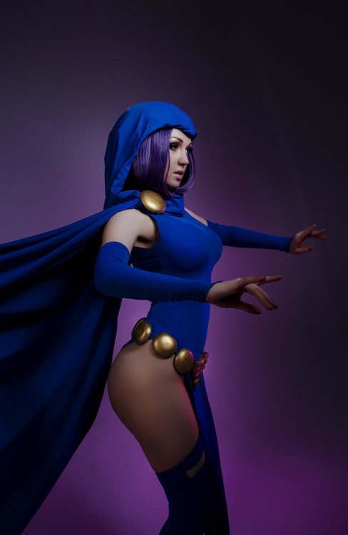 hotcosplaychicks: Raven (DC) by SmirkoO   Check out http://hotcosplaychicks.tumblr.com for more awesome cosplay  <3