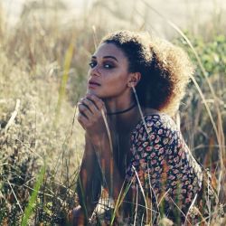 naturalhairqueens:  freckled beauty!