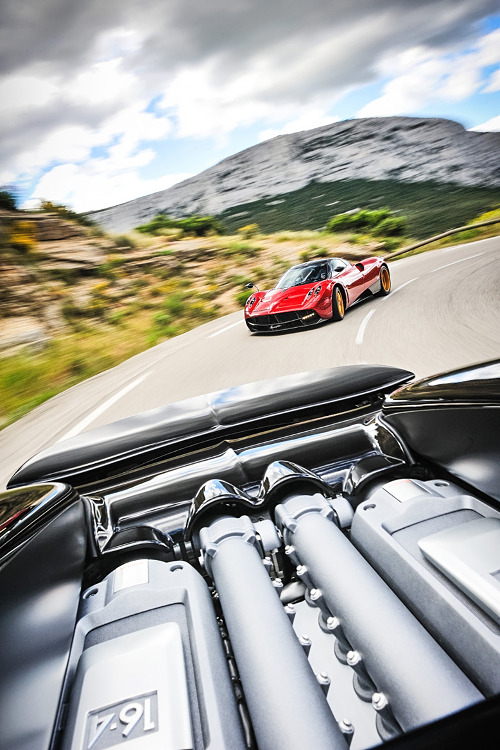supercars-photography:  Bugatti Veyron & Pagani Huayra by Dean | follow