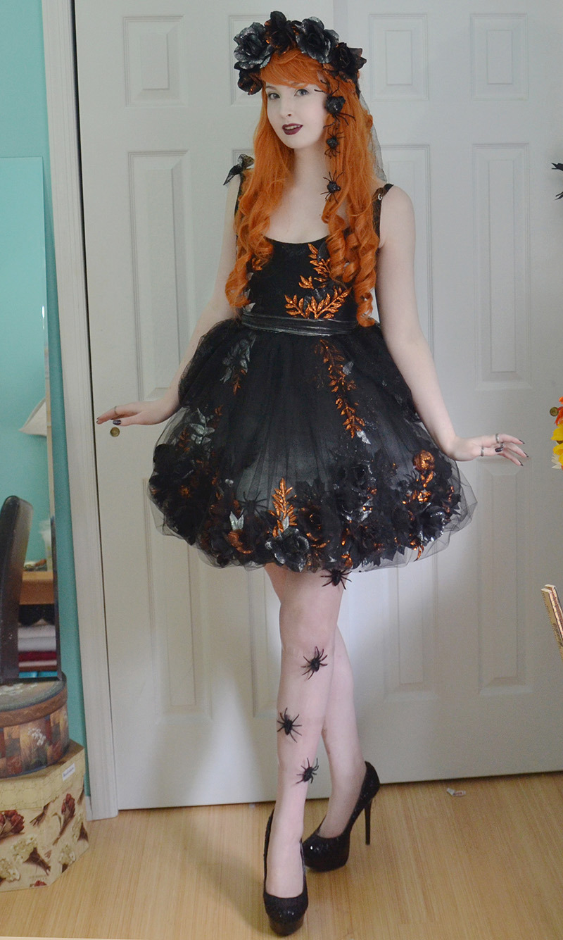 doxiequeen1:  Some finished photos of my glittery gothic dress! I’m quite pleased