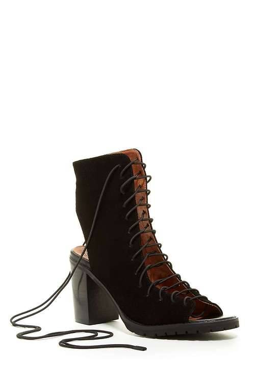 High Heels Blog Jeffrey Campbell Capulet Open Toe ShoeHeart it on Wantering and… via Tumblr