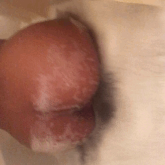 hazellisa:  Repost if you’d fuck me 💦👅 I love my bubble baths btw